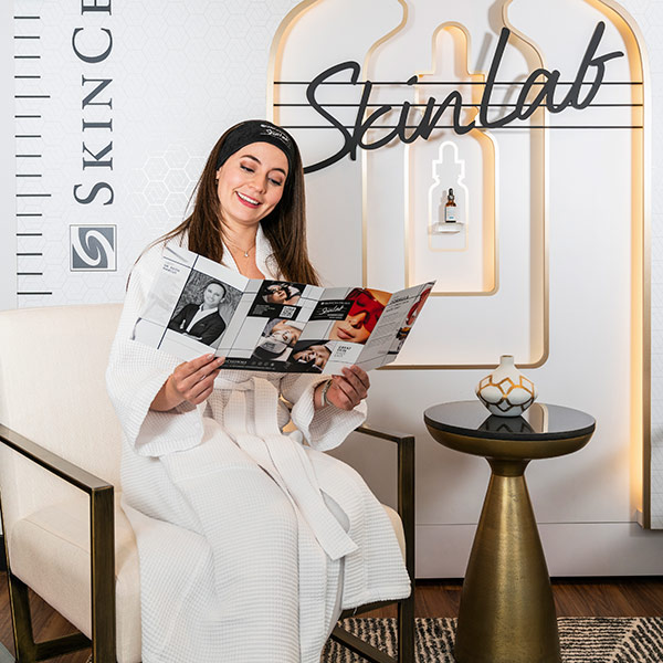 a woman in white dress reading